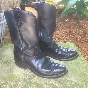 Laredo black leather broken in size 8 rodeo boot. Womens 10.